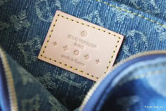 First bag ru Louis Cosmétique PM Pochette Vuitton 0517